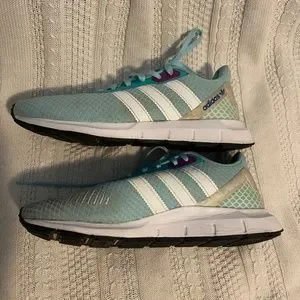 adidas gazelle silver green womens ADIDAS SWIFT RUN RF  bCODE